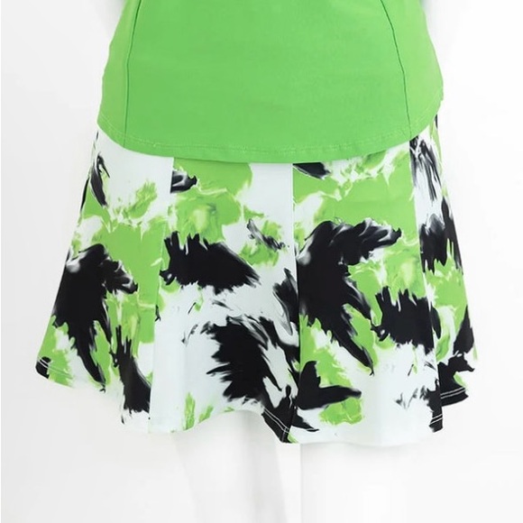 NWOT Amy Sport $160 women’s medium golf skort. Green & black print. Never worn - Picture 3 of 12